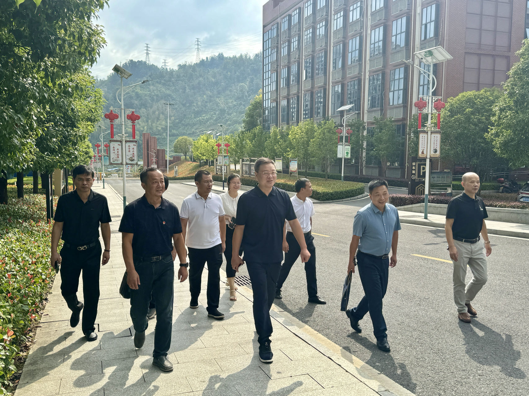 平江县职业中专学校来我校进行考察交流