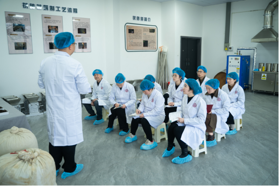 大师入校传非遗(图2)