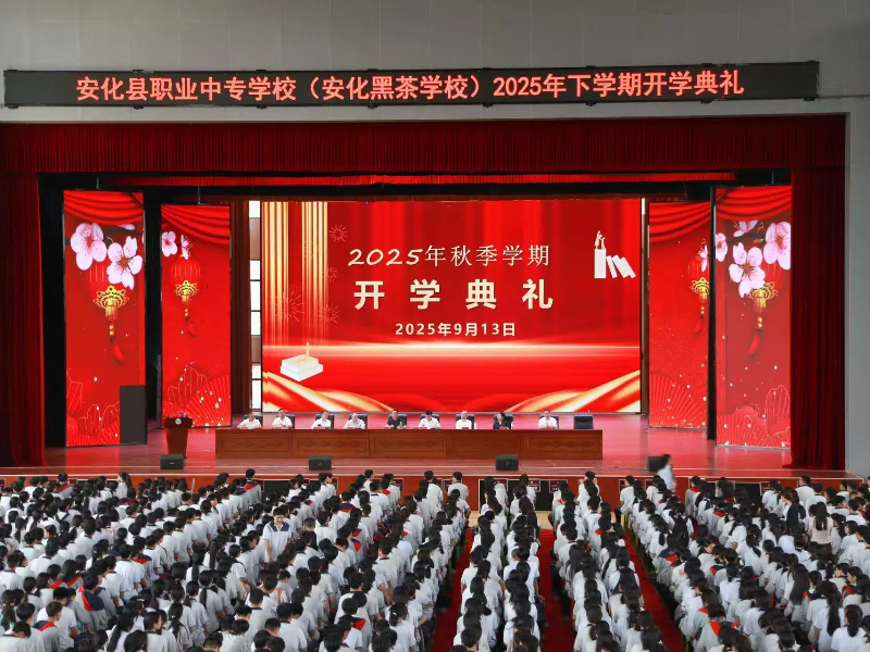 弘扬阅兵精神  铺就成才坦途(图1)
